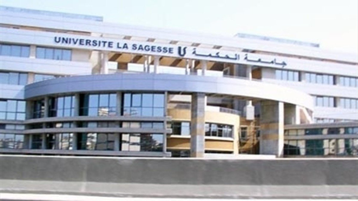 استنفار للجيش اللبناني في محيط جامعة الحكمة بفرن الشباك… وأنباء عن إقفال المداخل إثر إشكال داخل الحرم الجامعي!