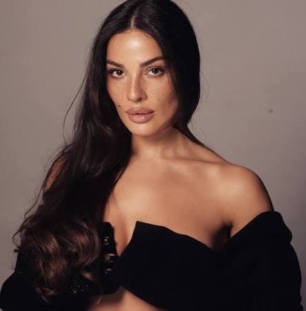 نادين نسيب نجيم تنشر هذا الفيديو العفوي وتعلق: وهيك بسافر